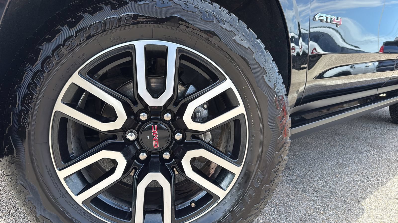 Used 2022 GMC Yukon AT4 AWD/4WD image 27