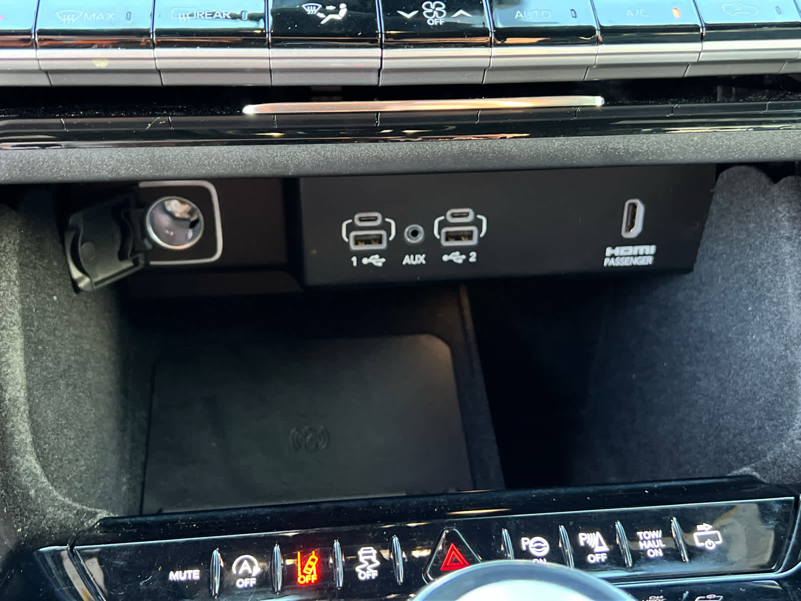 Used 2023 Jeep Wagoneer 4WD w/ Convenience Group I image 37