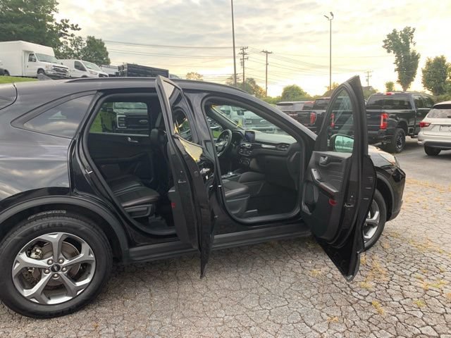 Certified 2025 Ford Escape ST-Line Select AWD/4WD image 11