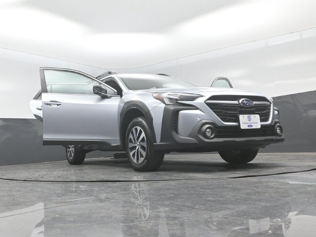 Used 2025 Subaru Outback Premium AWD/4WD image 30