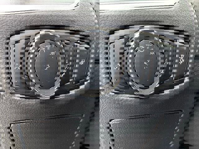 Certified 2024 Ford Edge SE w/ Black Appearance Package image 12