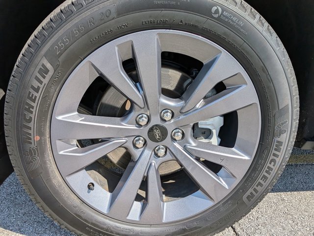 Certified 2023 Ford Explorer XLT w/ Equipment Group 202A AWD/4WD image 10