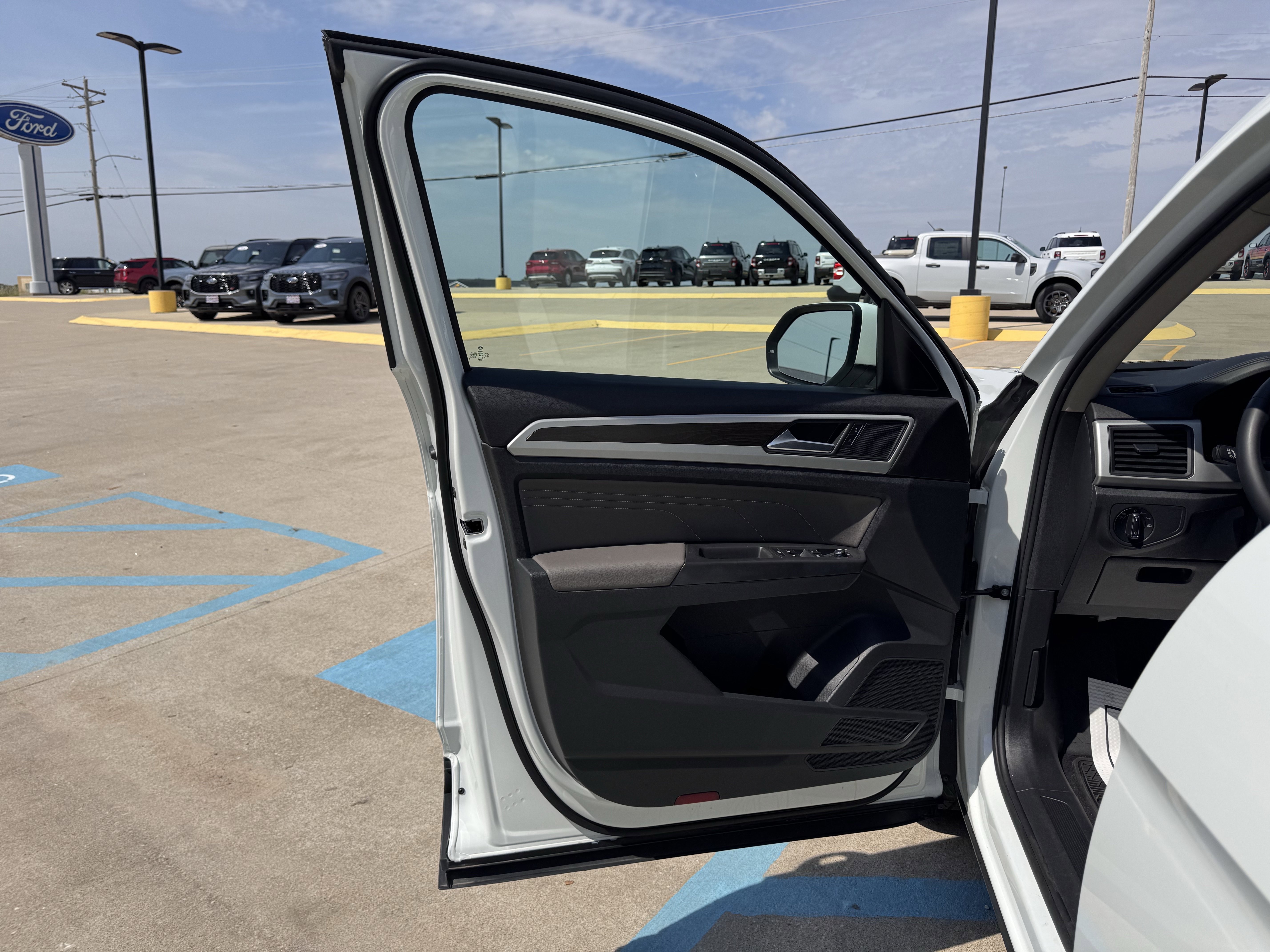 Used 2022 Volkswagen Atlas SE image 6