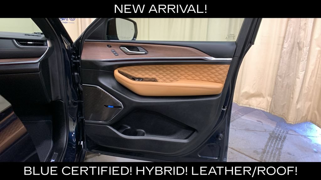 Used 2022 Jeep Grand Cherokee Summit AWD/4WD image 11