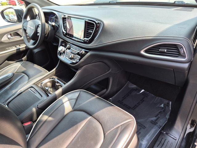 Used 2025 Chrysler Pacifica Limited FWD image 40