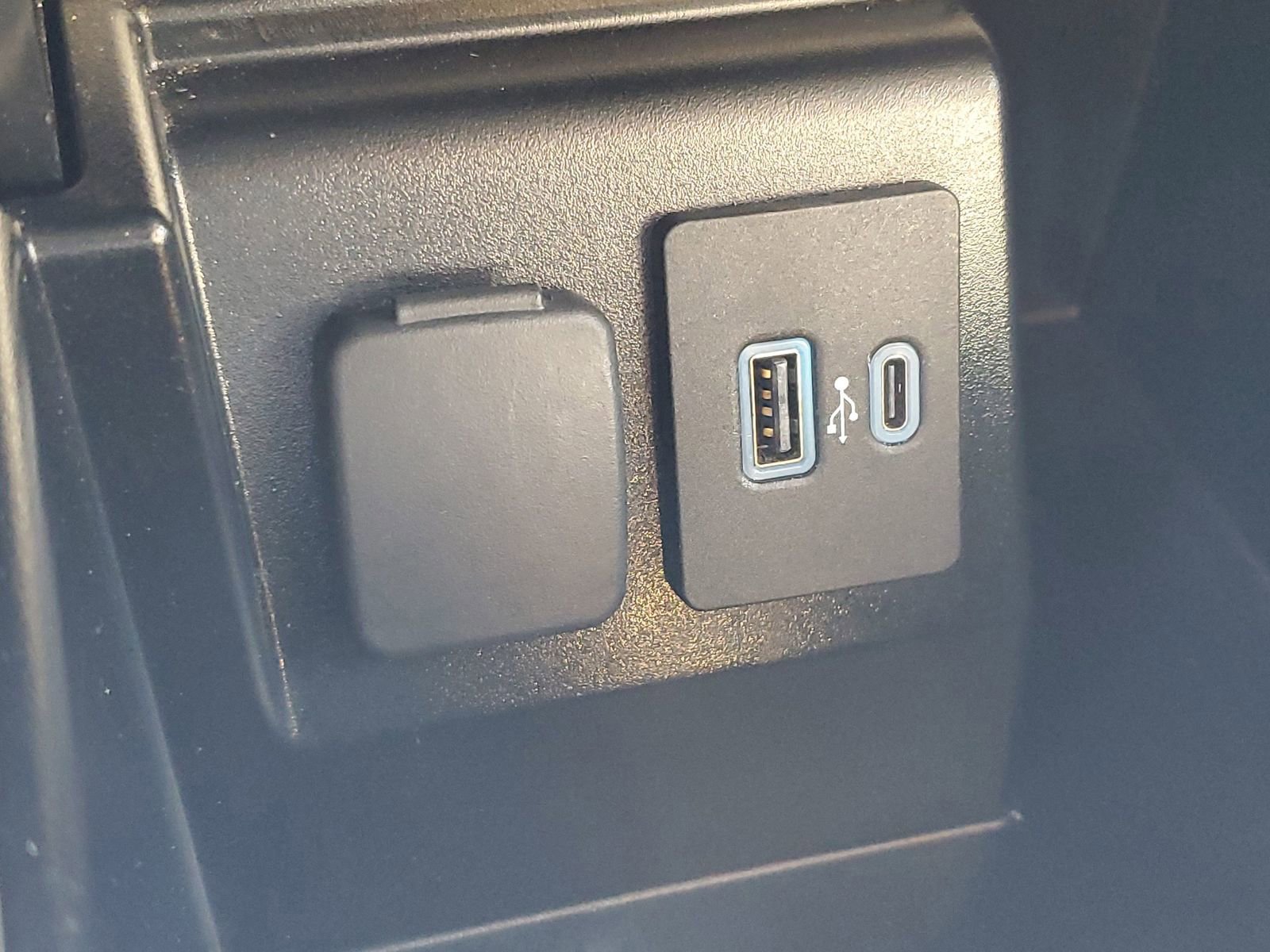 Certified 2022 Ford Explorer Platinum w/ Equipment Group 601A image 29