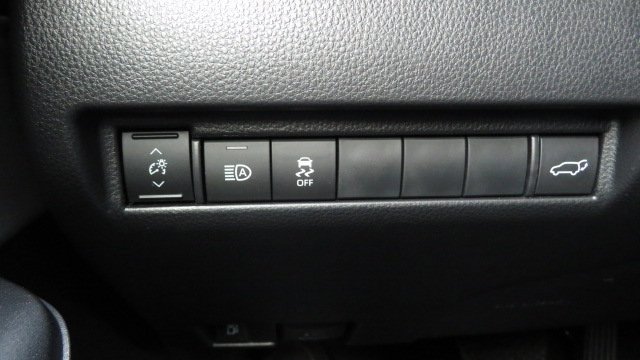 Used 2022 Toyota Venza LE image 23