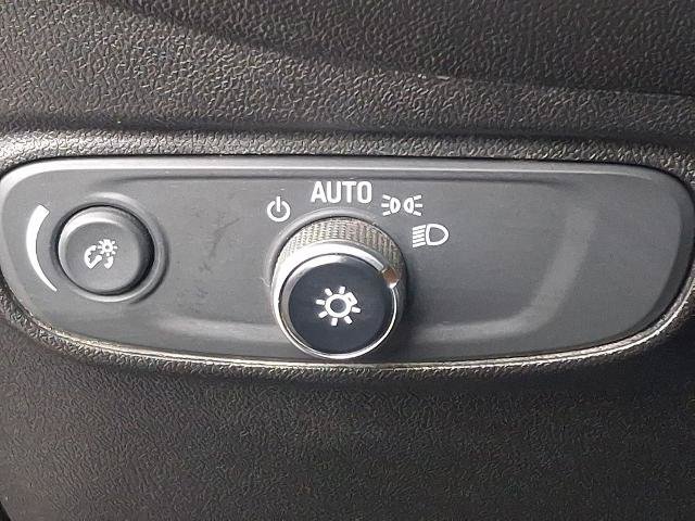 Used 2019 Chevrolet Equinox LT w/ Sun & Navigation Package AWD/4WD image 26