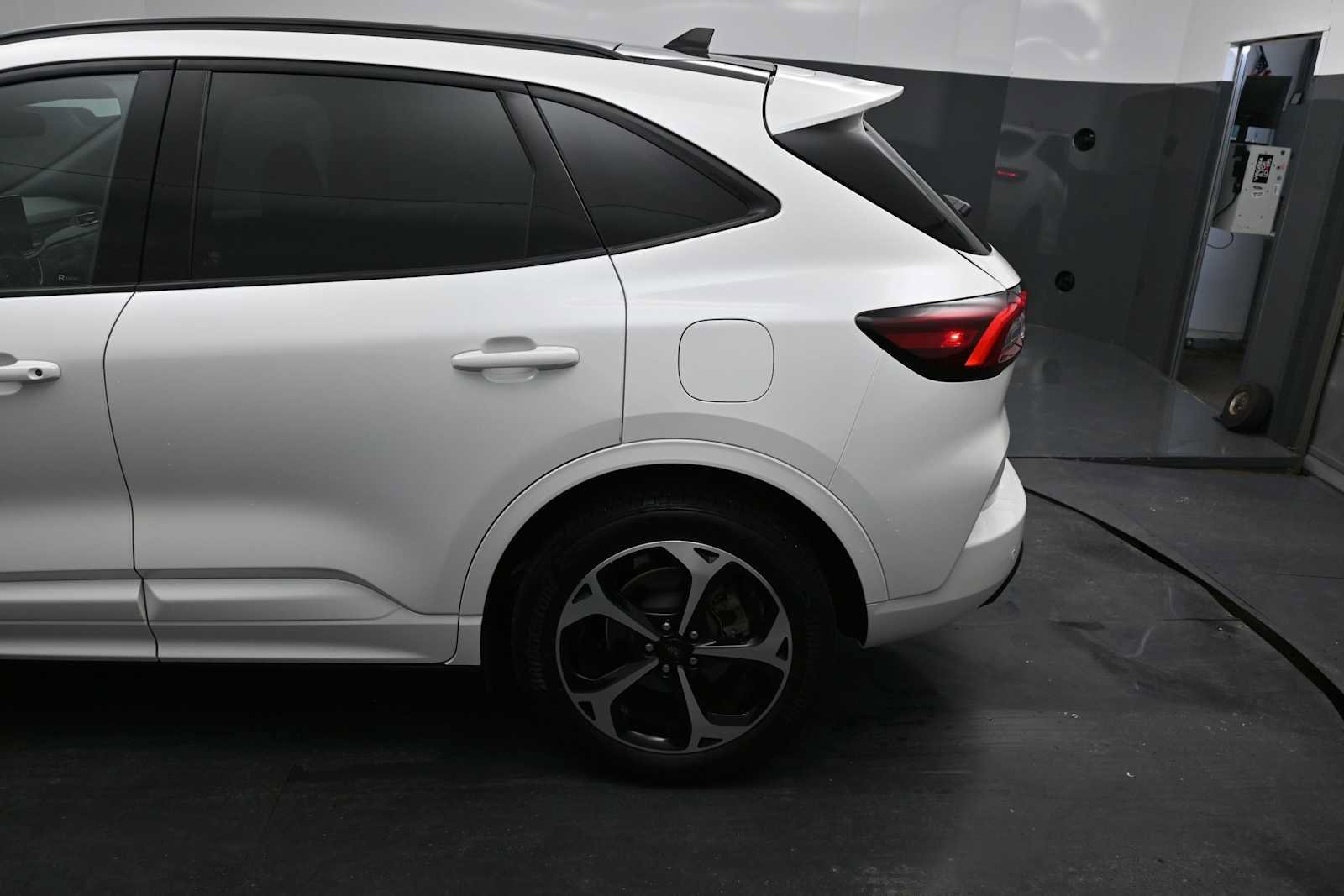 Certified 2025 Ford Escape ST-Line Elite w/ Premium Technology Package AWD/4WD image 25