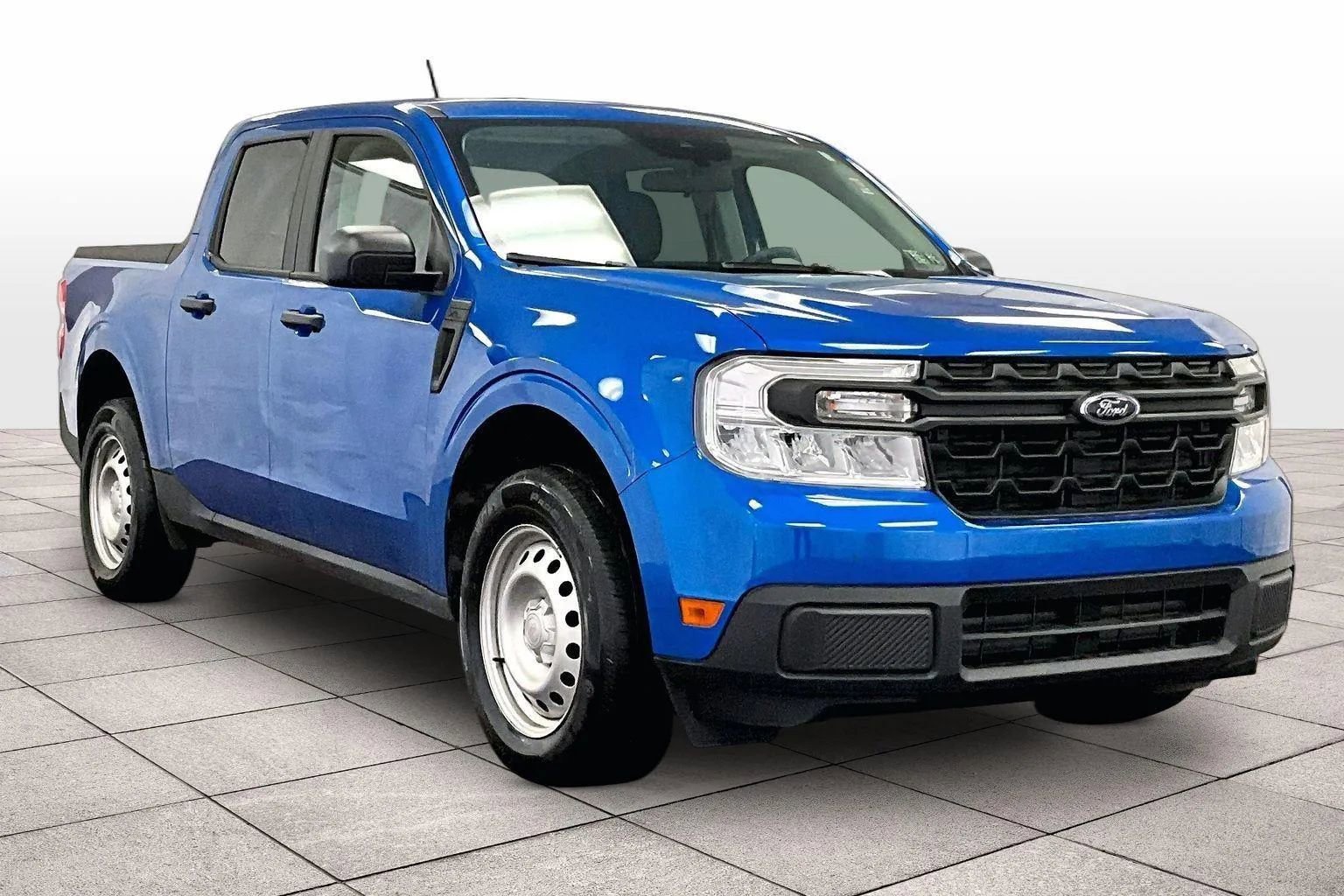 Certified 2022 Ford Maverick XL image 2