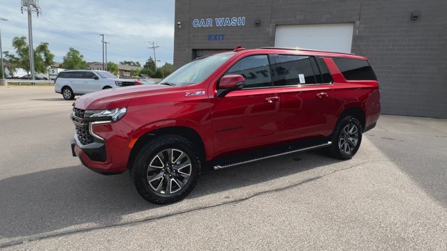 Used 2024 Chevrolet Suburban Z71 w/ Luxury Package AWD/4WD image 5
