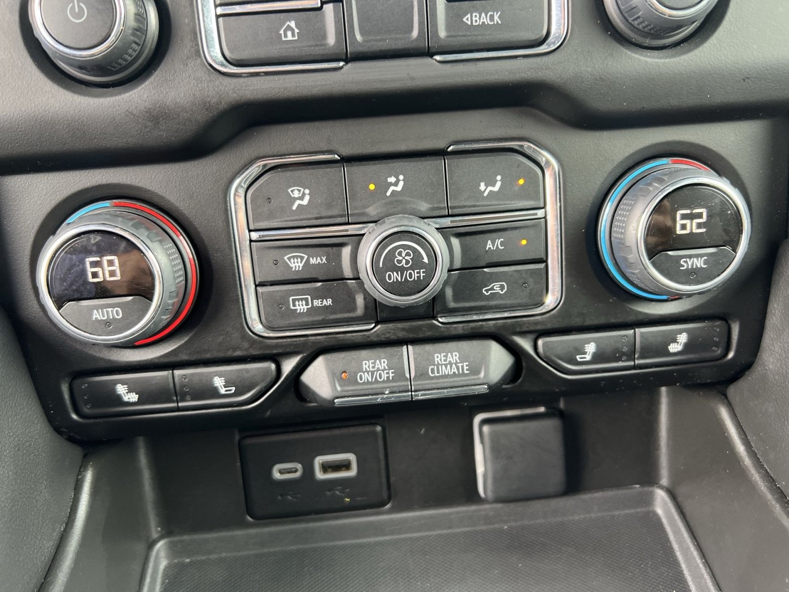 Used 2024 Chevrolet Tahoe LT AWD/4WD image 29