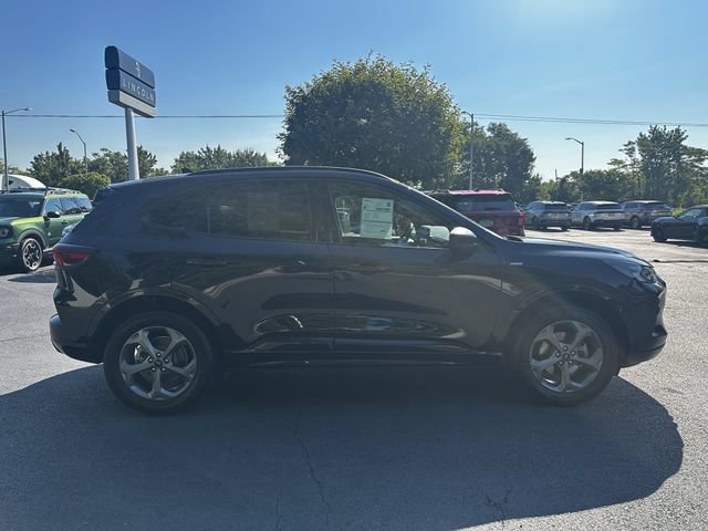 Certified 2024 Ford Escape ST-Line w/ Tech Pack #1 AWD/4WD image 4