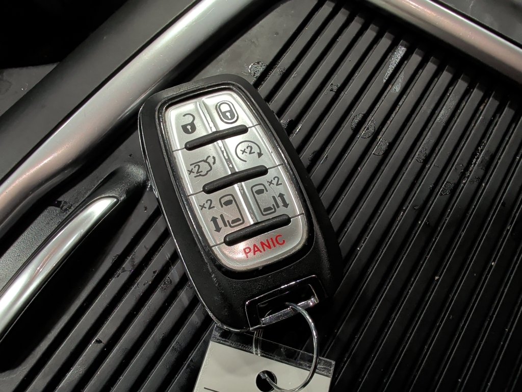 Used 2024 Chrysler Pacifica Touring-L FWD image 26