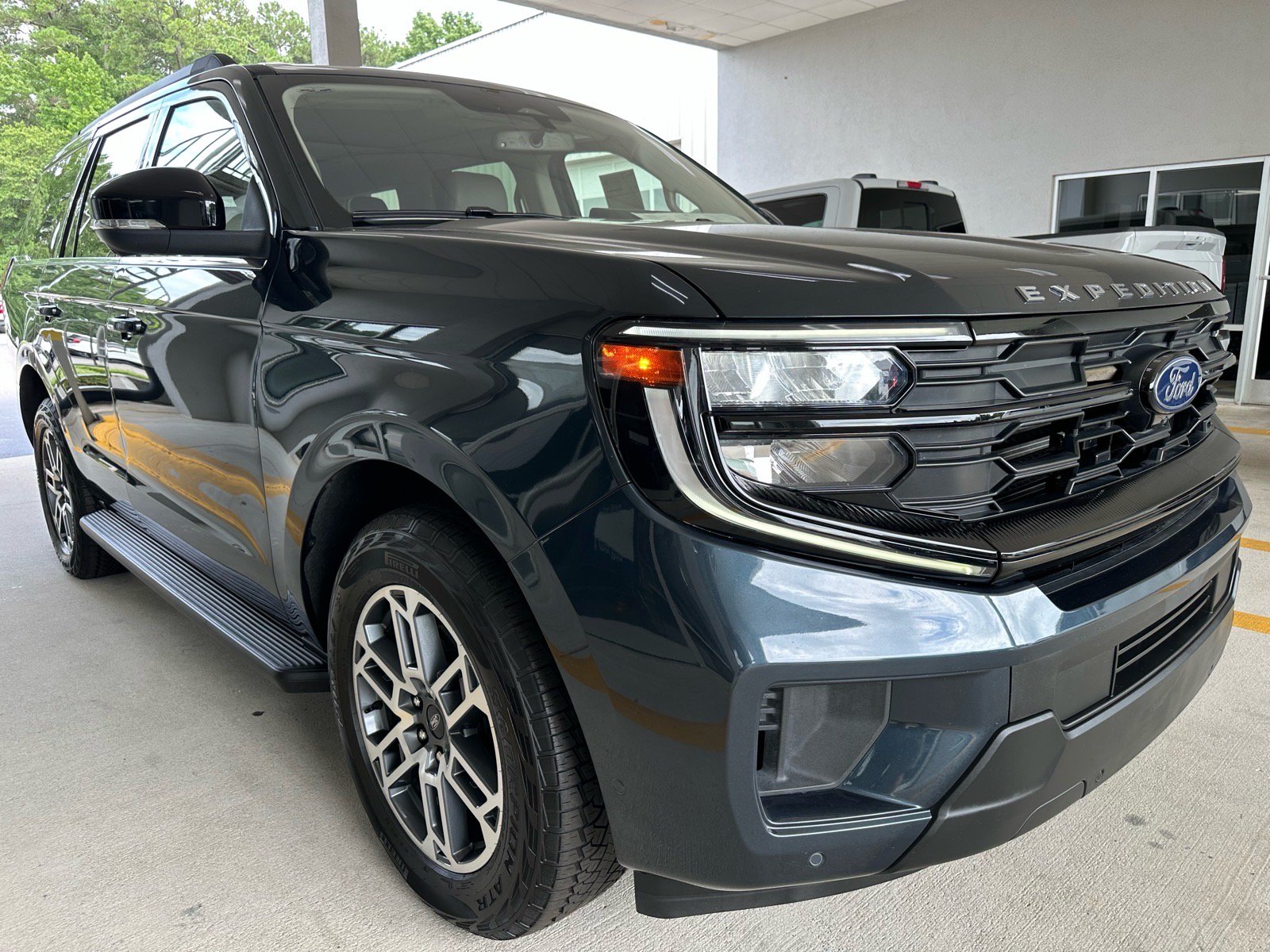 Certified 2025 Ford Expedition Active AWD/4WD image 7