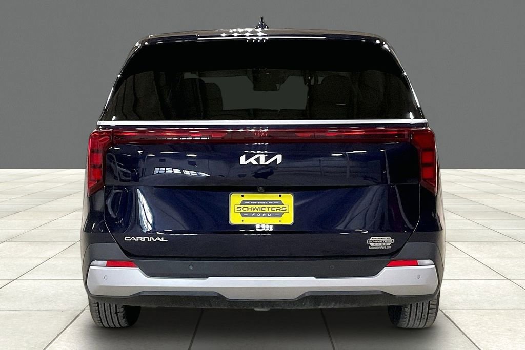 Used 2025 Kia Carnival FWD image 4