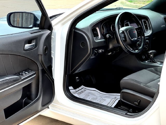 Used 2022 Dodge Charger SXT RWD image 9