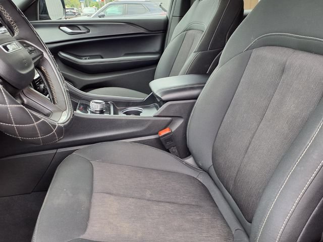 Used 2024 Jeep Grand Cherokee L Laredo w/ Luxury Tech Group I AWD/4WD image 3