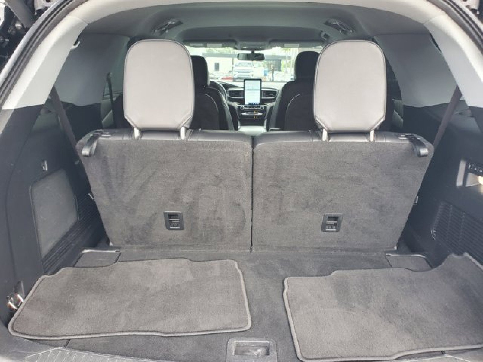 Certified 2023 Ford Explorer Limited w/ Limited Technology Package RWD image 8