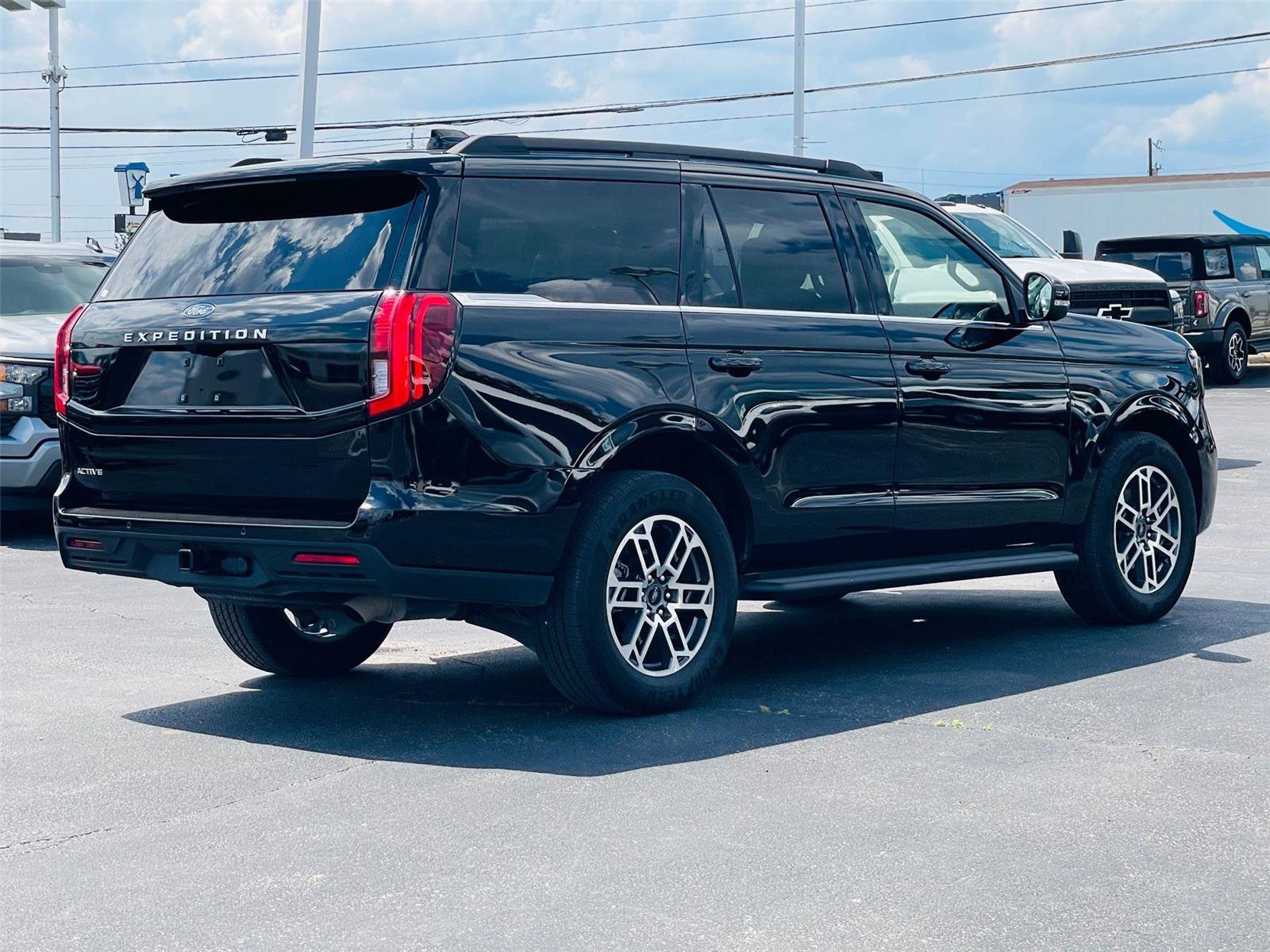 Certified 2025 Ford Expedition Active RWD image 4