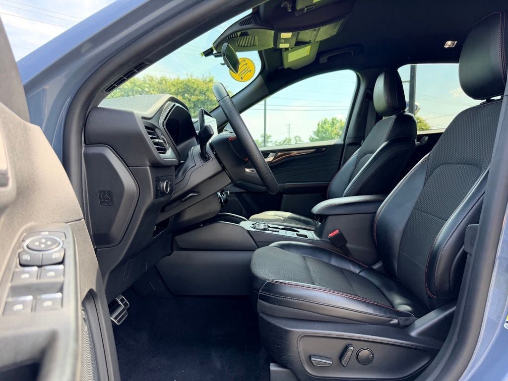 Certified 2023 Ford Escape ST-Line w/ Tech Pack #1 FWD image 23