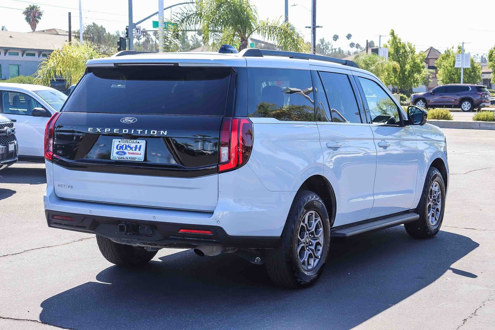 Certified 2025 Ford Expedition Active AWD/4WD image 4