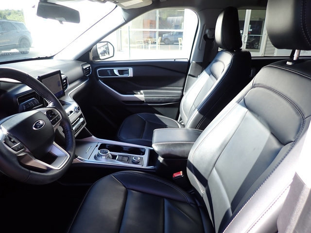 Certified 2022 Ford Explorer XLT w/ Equipment Group 202A image 12