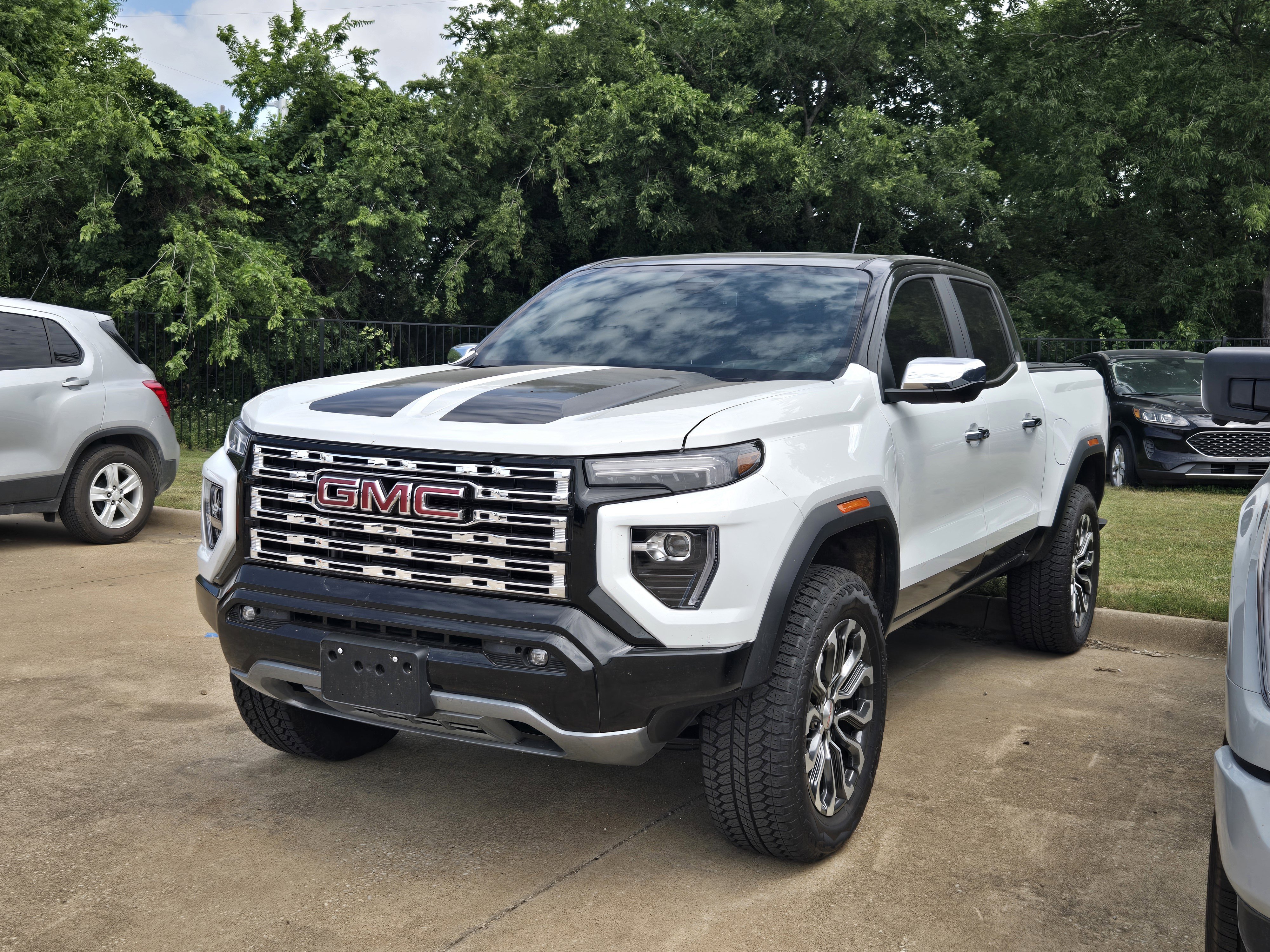 Used 2026 GMC Canyon Denali AWD/4WD image 3