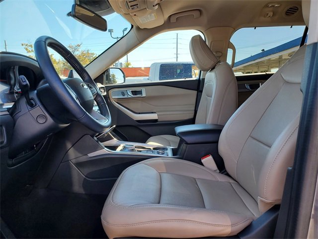 Certified 2022 Ford Explorer Limited w/ Equipment Group 301A image 6