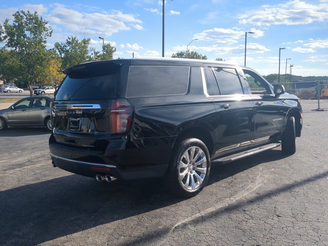 Used 2023 Chevrolet Suburban Premier w/ Premium Package AWD/4WD image 4