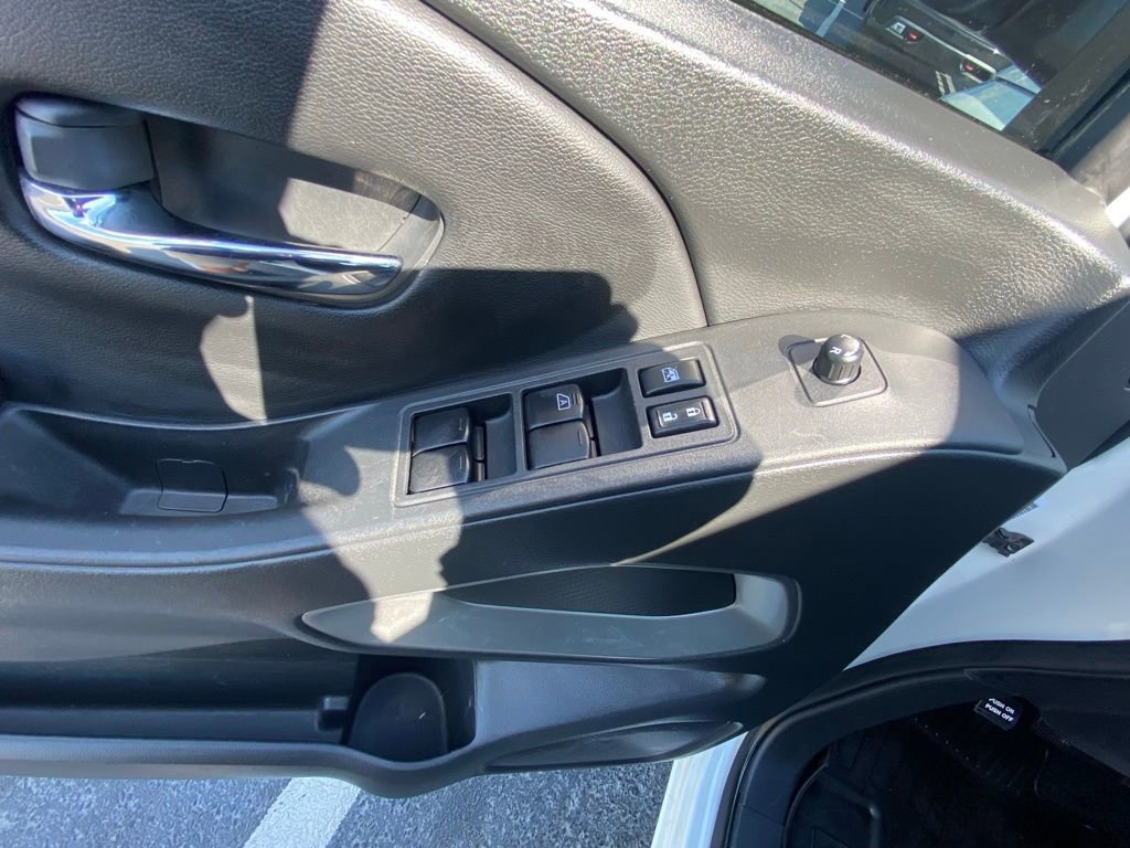 Used 2025 Nissan Frontier SV w/ SV Convenience Package image 11