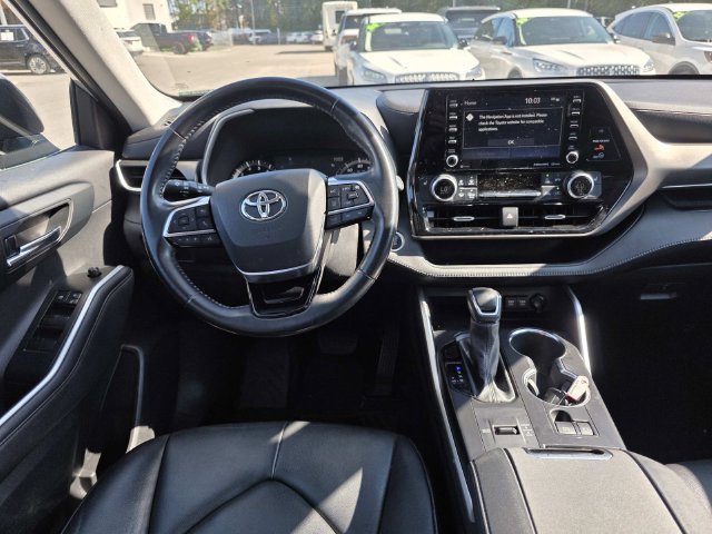 Used 2021 Toyota Highlander XLE FWD image 10