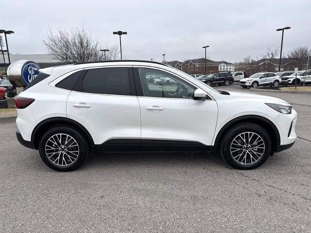 Certified 2025 Ford Escape SE image 4