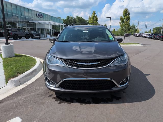 Used 2018 Chrysler Pacifica Touring-L Plus w/ Tire & Wheel Group FWD image 8