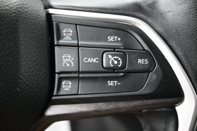Used 2022 Jeep Grand Cherokee L Limited AWD/4WD image 16