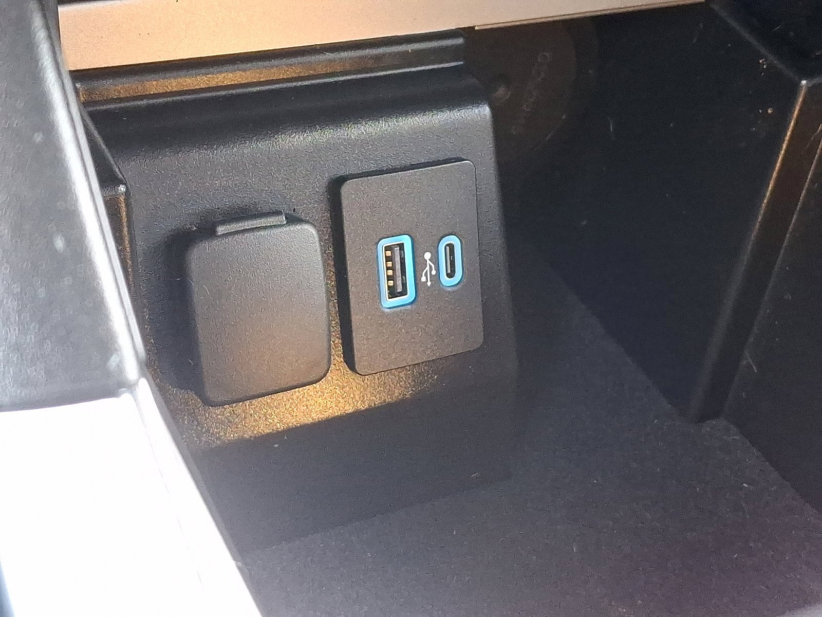 Certified 2024 Ford Explorer XLT w/ Equipment Group 202A image 35