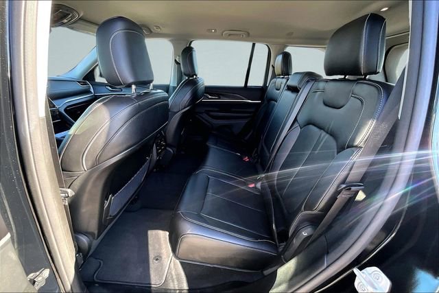 Used 2023 Jeep Grand Cherokee Limited w/ Black Appearance Package image 25