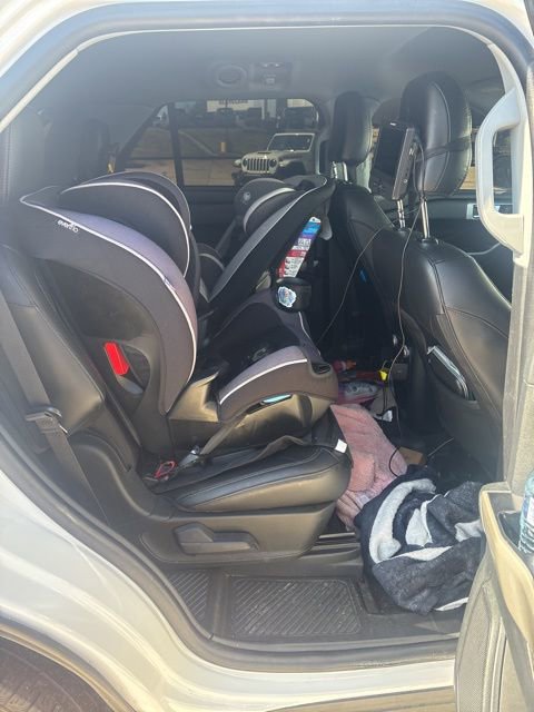 Certified 2021 Ford Explorer XLT w/ Equipment Group 202A image 9