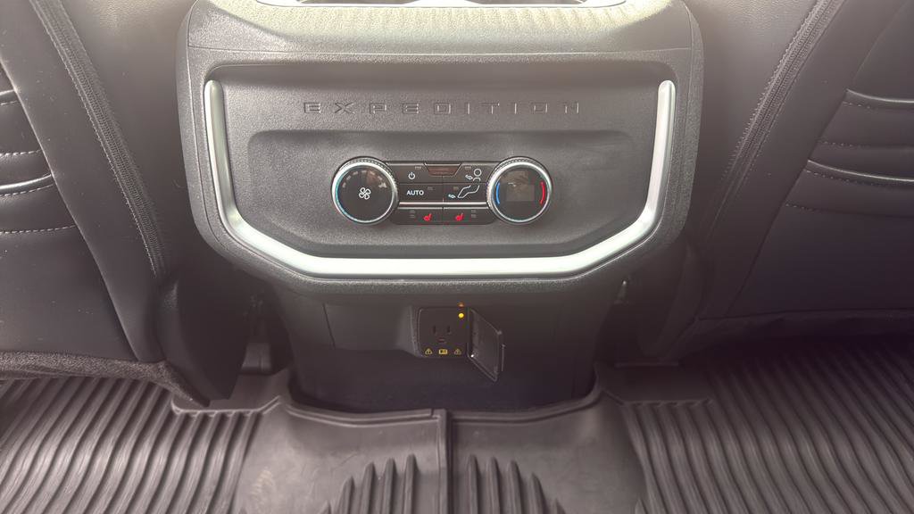 Certified 2025 Ford Expedition Tremor AWD/4WD image 38