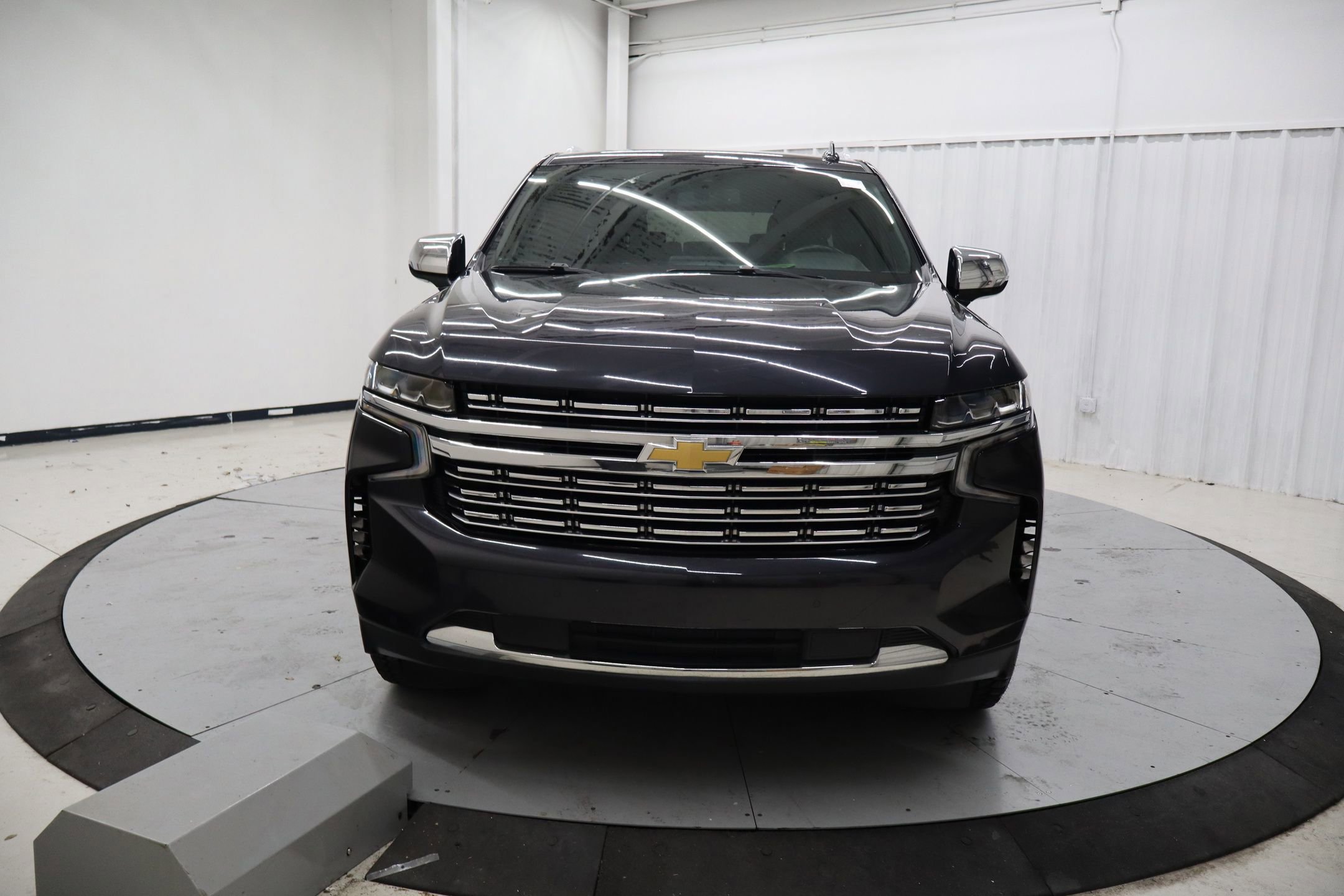 Used 2022 Chevrolet Suburban Premier image 14