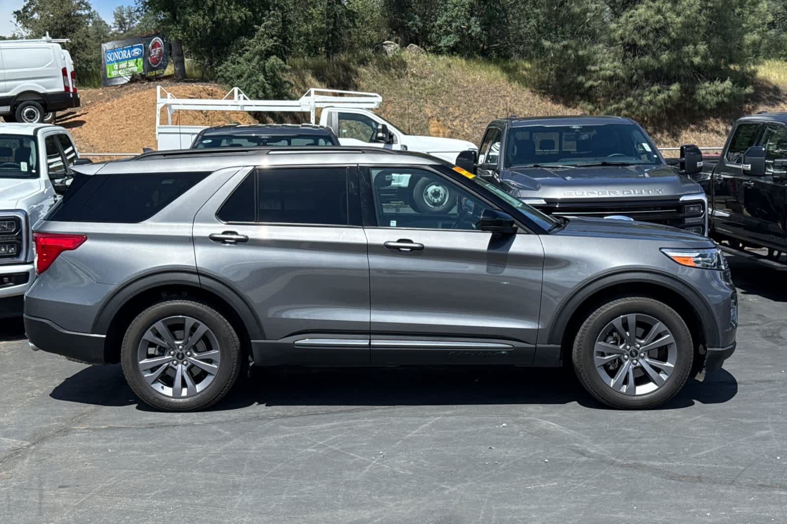 Certified 2023 Ford Explorer XLT w/ Equipment Group 202A AWD/4WD image 3