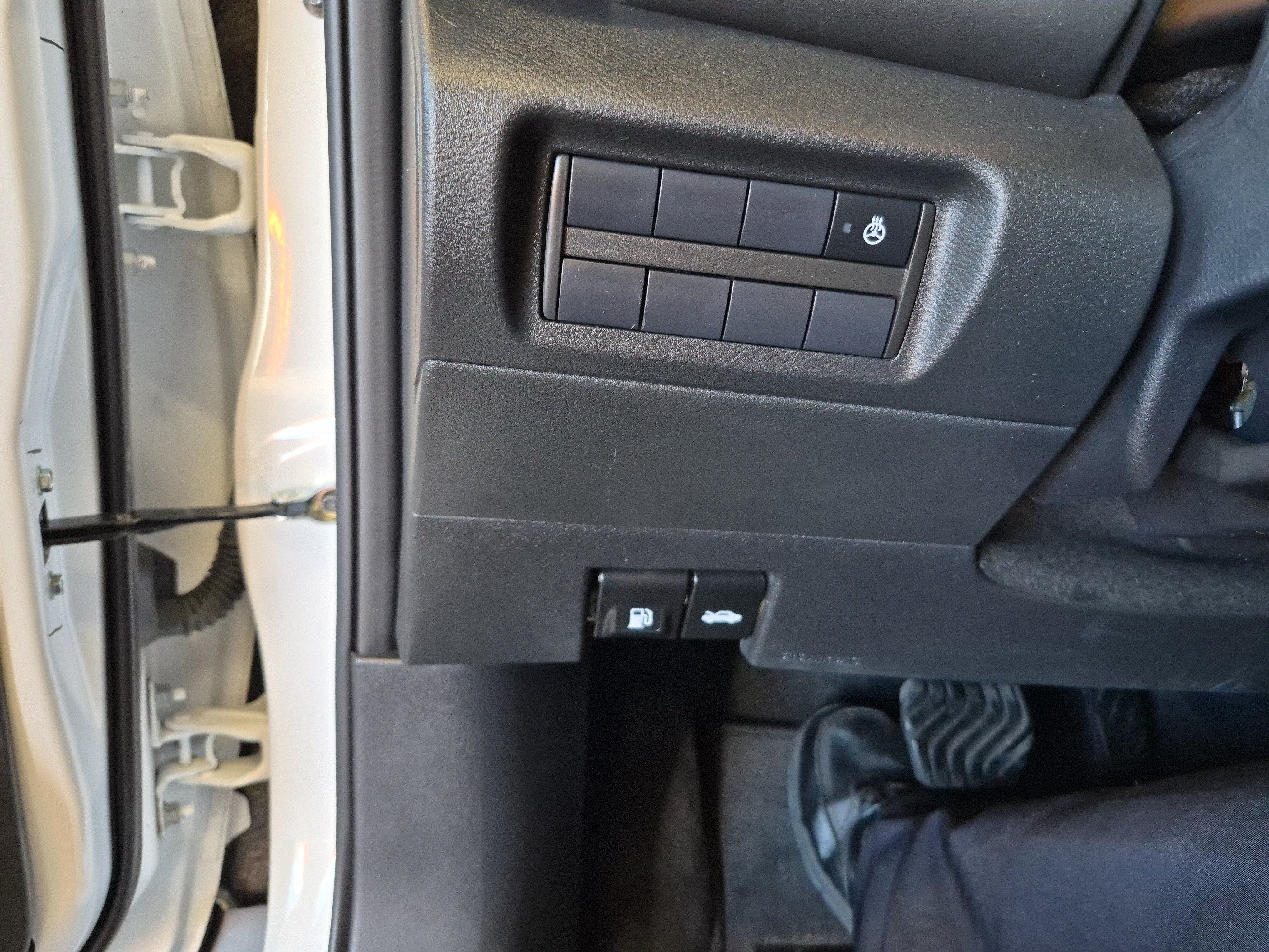 Used 2024 Nissan Kicks SR w/ SR Premium Package FWD image 18