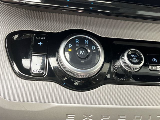 Certified 2025 Ford Expedition Active AWD/4WD image 30