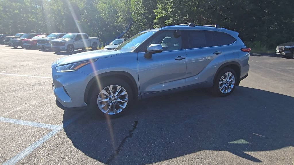 Used 2020 Toyota Highlander Limited AWD/4WD image 16