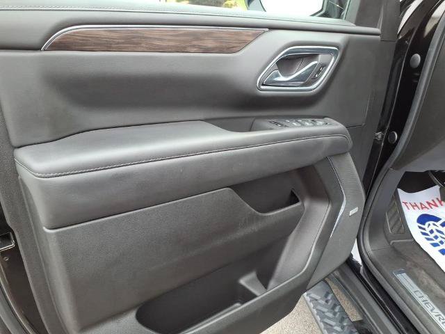 Used 2022 Chevrolet Tahoe Z71 w/ Luxury Package AWD/4WD image 8