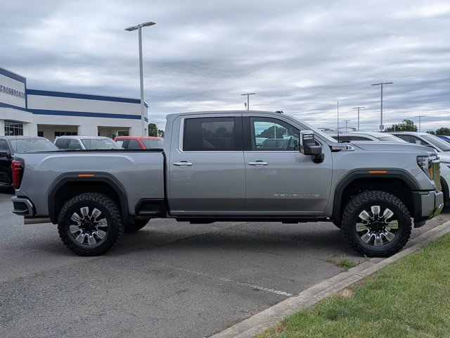 Used 2025 GMC Sierra 2500 Denali w/ Technology Package AWD/4WD image 3