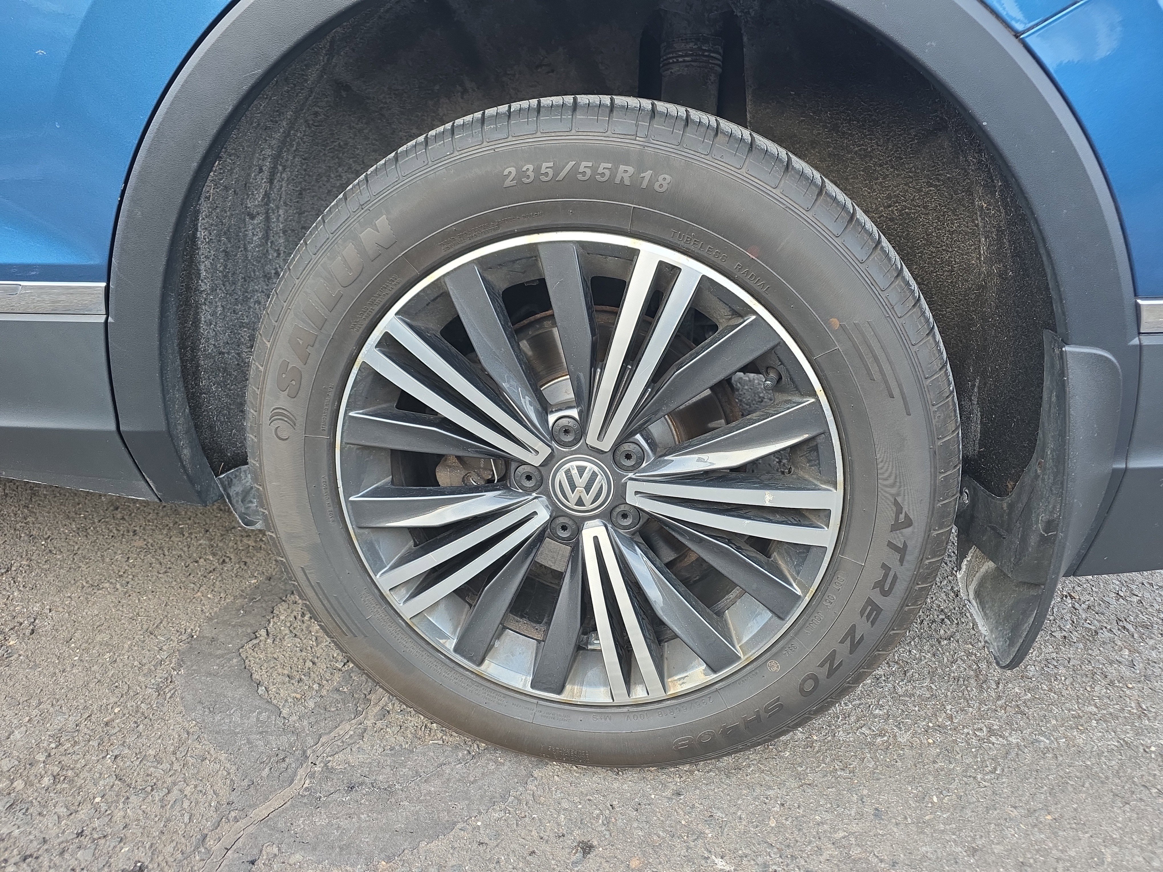 Used 2019 Volkswagen Tiguan SEL w/ 3rd Row Seat Package image 12