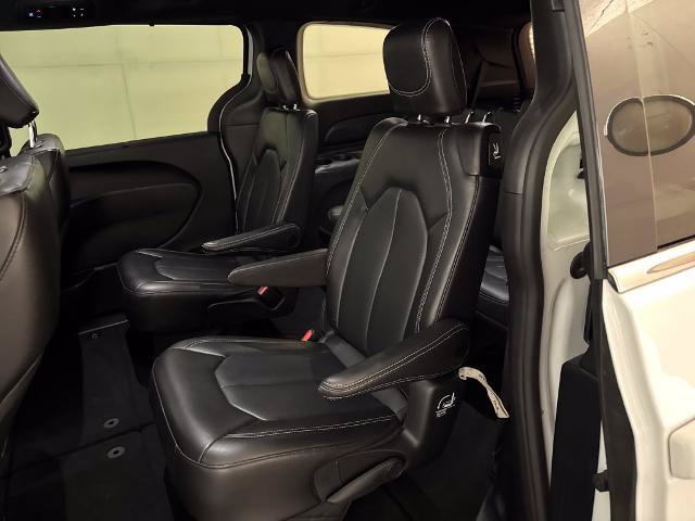 Used 2025 Chrysler Pacifica Select FWD image 31