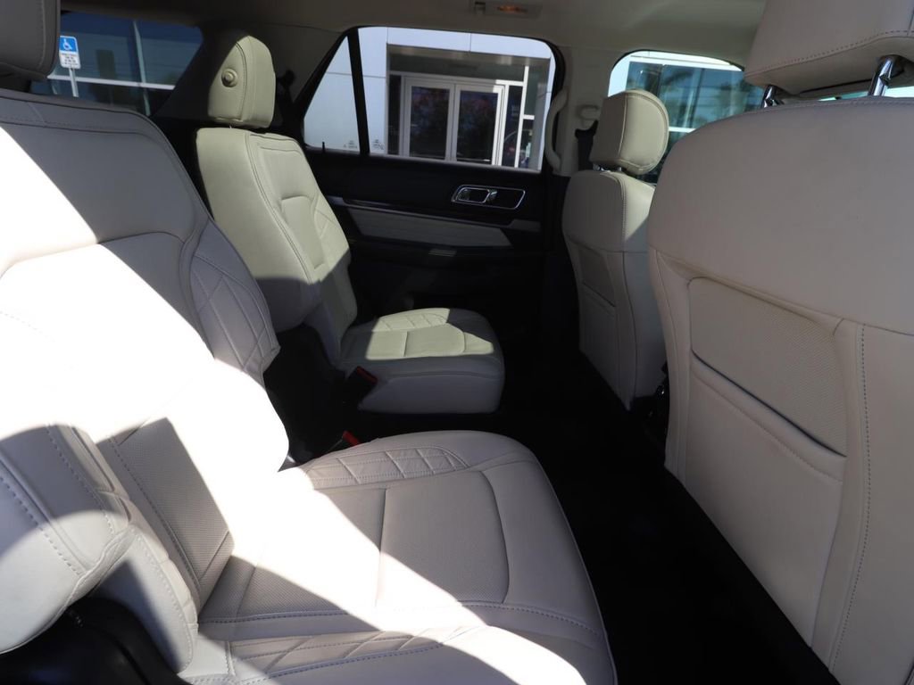 Certified 2017 Ford Explorer Platinum image 25
