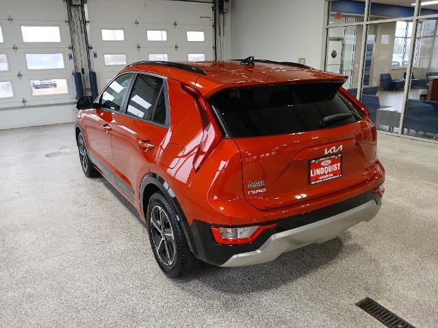 Used 2023 Kia Niro SX image 3